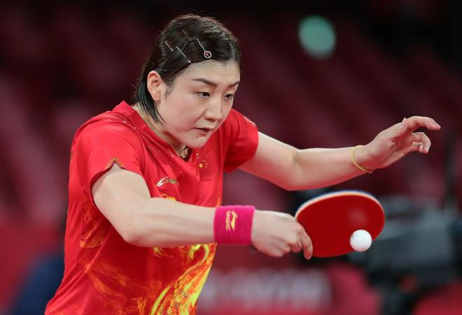 体育德甲:勒沃库森2-1弗赖堡 帕拉西奥斯中圈吊射绝杀